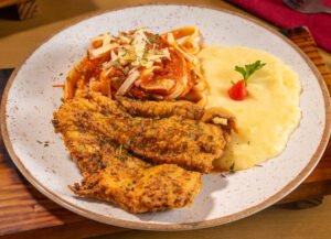 FILÉ DE FRANGO EMPANADO