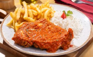 FILÉ MIGNON À PARMEGIANA