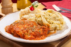PARMEGIANA DE FRANGO
